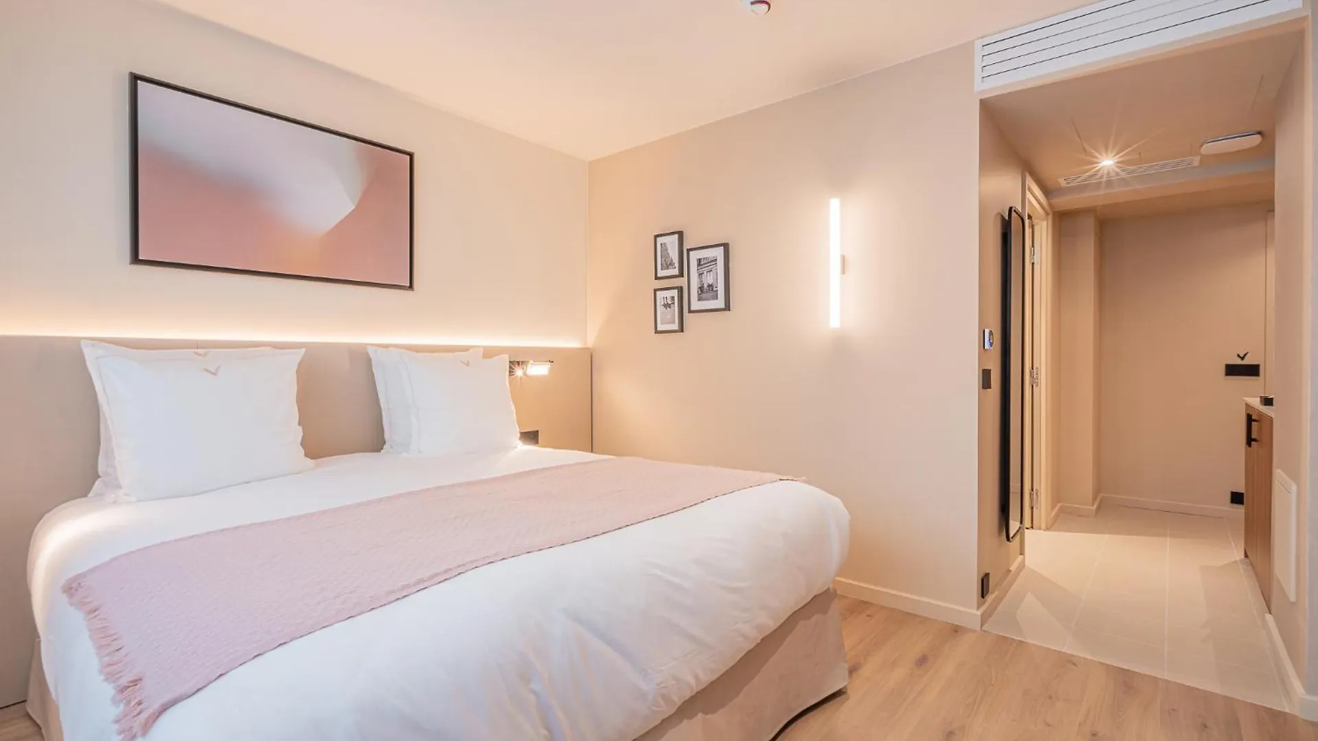 Yuna Montmartre - Aparthotel Париж 4*,  Франция