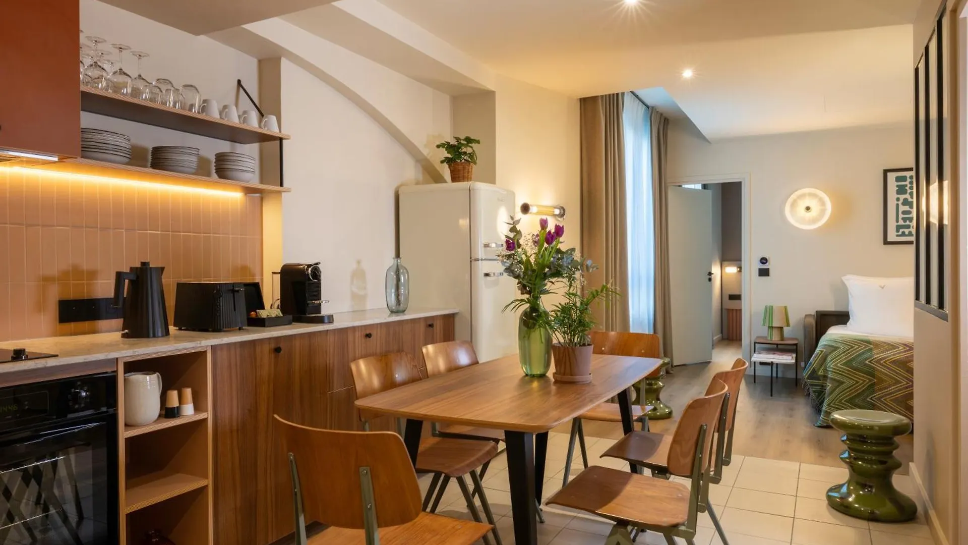 Yuna Montmartre - Aparthotel Париж 4*,